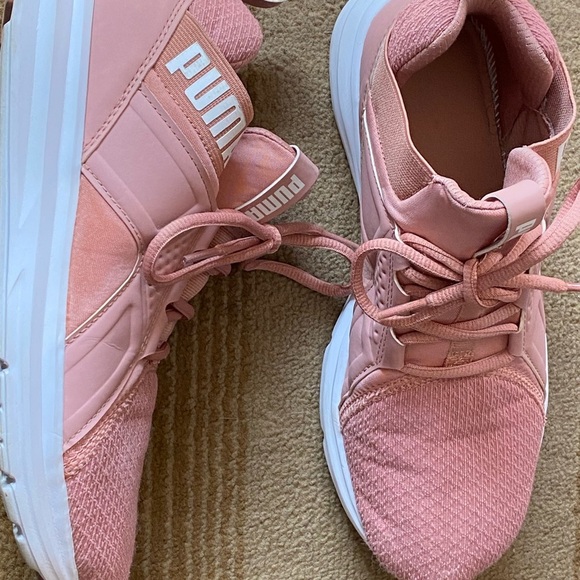 Rose pink PUMA shoes women’s 7.5 - Picture 2 of 5